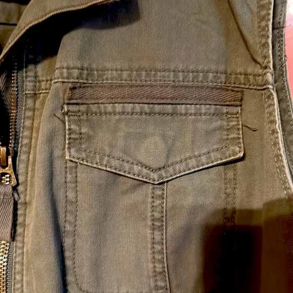 Army green vest with zipper, pocket - Picture 5 of 6